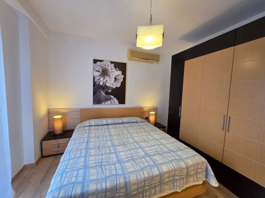 APARTAMENT ME QERA TEK NOBIS DIGA E LIQENIT