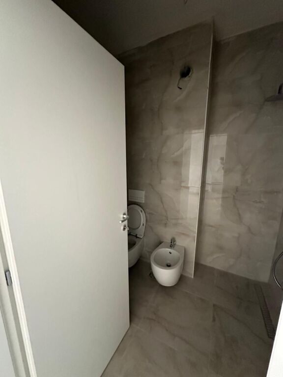 Apartament 1+1 per shitje prane Pazarit te ri , Tirane