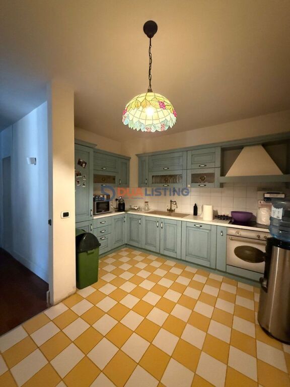 SHITET APARTAMENT ME VERANDË – BLLOK, TIRANË