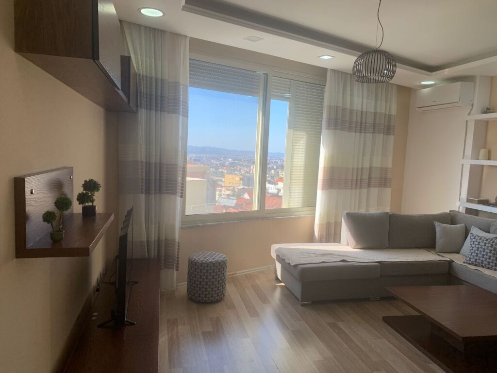 jepet me qera apartament 2+1+Ballkon Kati 2, 130 m² 450 € (FRESKU)