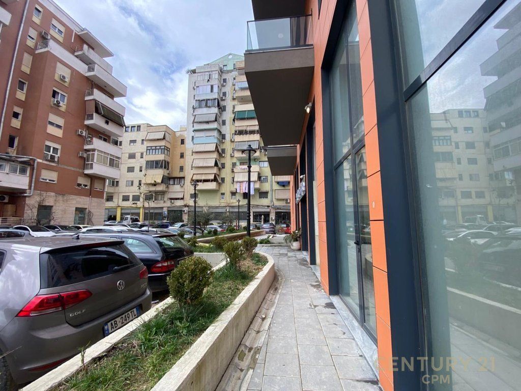 NEL COMUNE DI PARIGI AFFITTIAMO UNITA' COMMERCIALI
