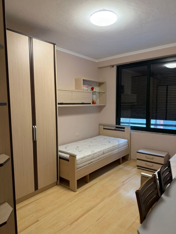 Jepet me Qera Apartament 2+1+2 tek 21 Dhjetori