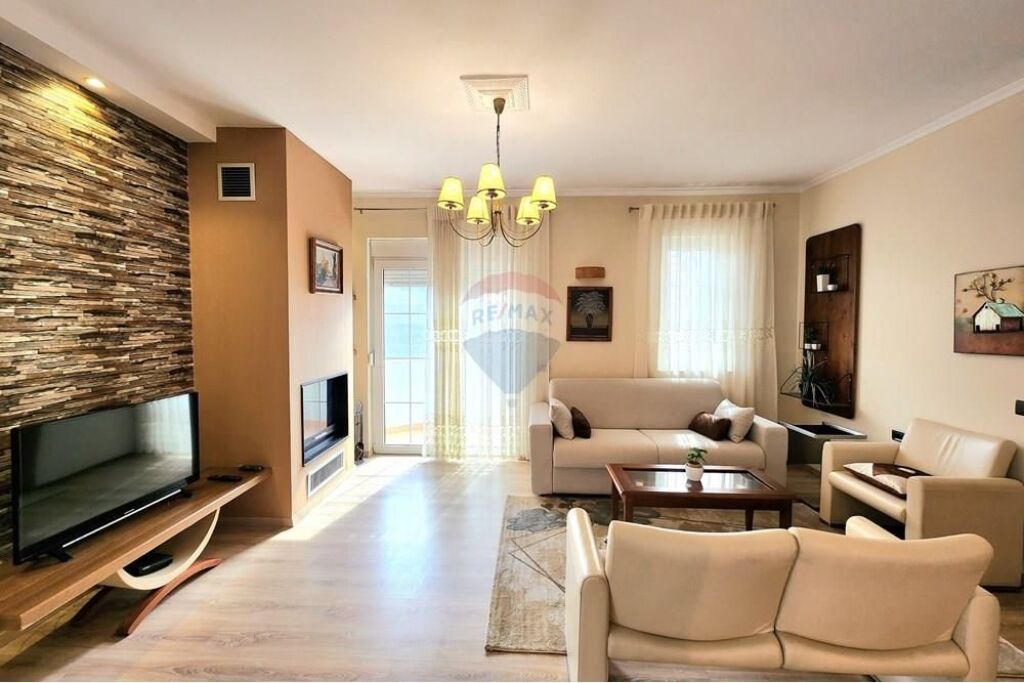 Apartament  1+1 - Për Qira - 9 Katëshet