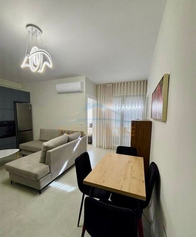 ✨ Mai Abitato Prima – 2+1 Moderno in Affitto in Via Durazzo! 🏢
