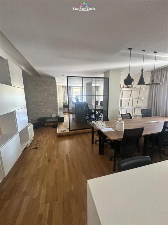 Zyre Me Qera Ne Bllok (ID BZ2351) Tirane.