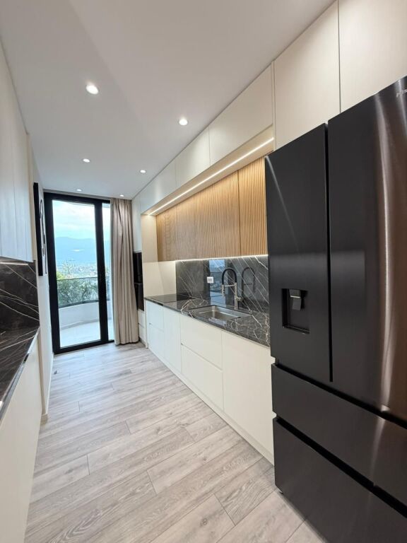 APARTAMENT 2+1 me post parkimi ne -1 per qera tek kompleksi delijorgji
