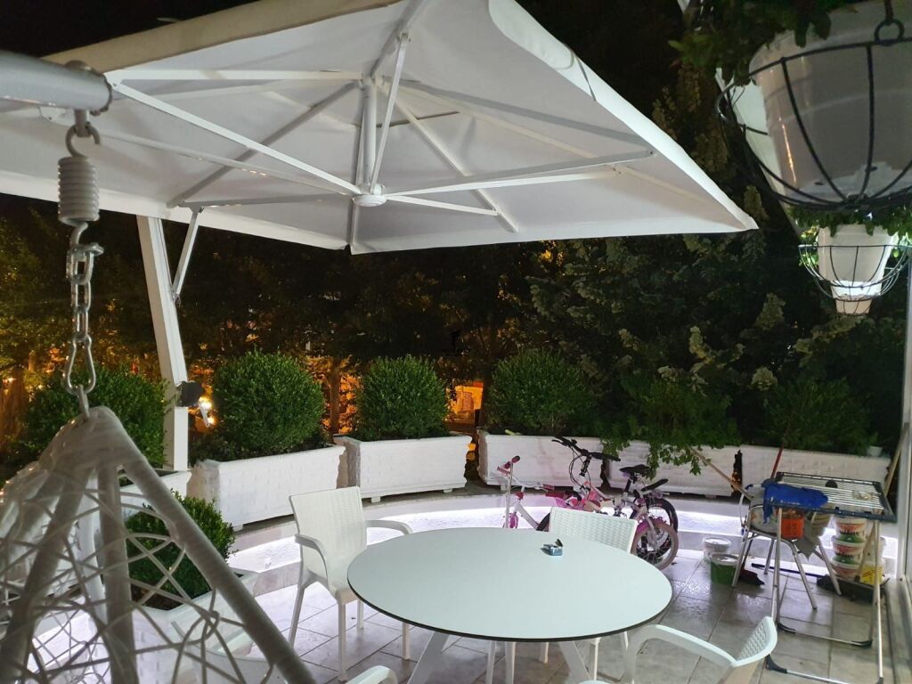 ZYRE ME QERA 134 M2 RRUGA KOSOVAREVE 180.000 LEKE FH-64945