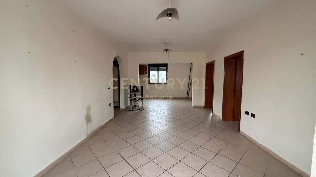 SHITET APARTAMENT 2+1+2 TE 21 DHJETORI