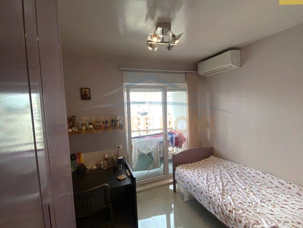 Shitet, Apartament 3+1, Kompleksi "Kontakt", 21 Dhjetori