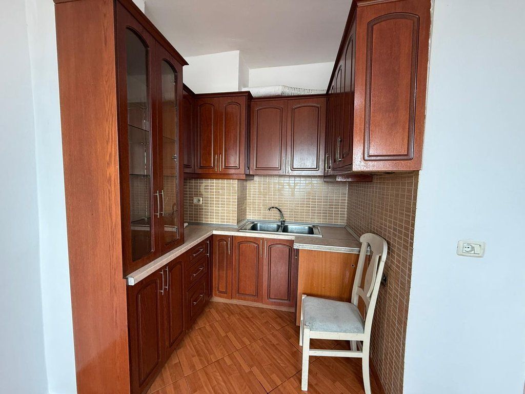 JEPET ME QIRA APARTAMENT 1+1 PTRANE SHKOLLES KLODIAN TANUSHI TEK FRESKU !