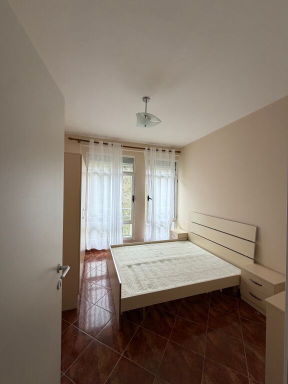 Vendesi in vendita super appartamento 1+1 a Shkëmbi i Kavajës 🌊