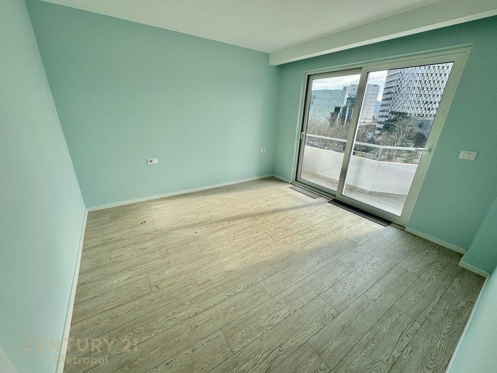 ZYRA PER QERA NE QENDER, 100 m2. 1,100 € /Muaj
