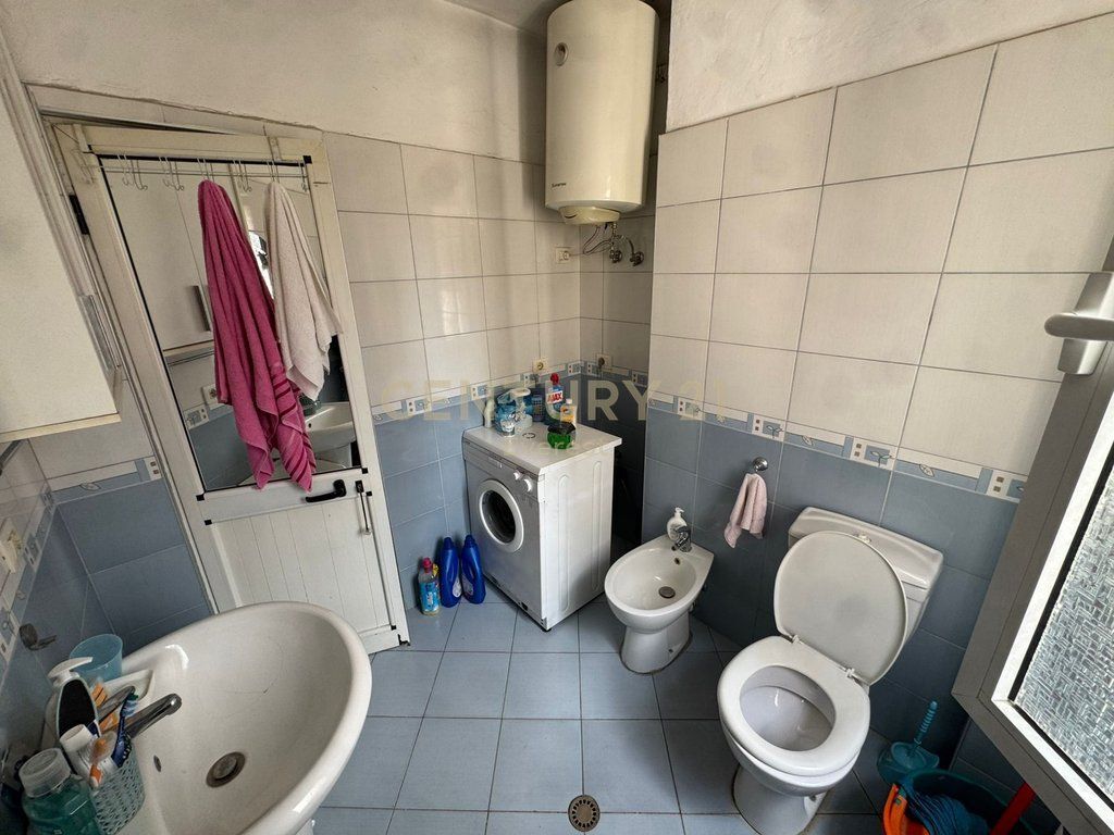 SELVIA, APARTAMENT 1+1 PER QIRA