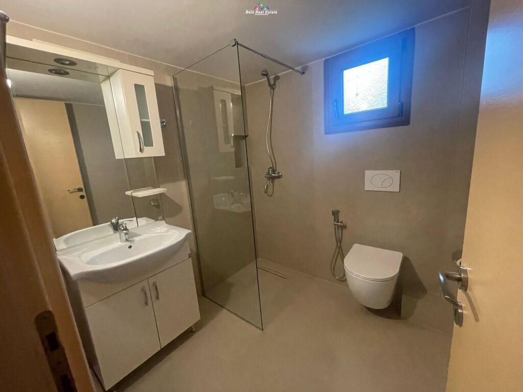 Piano Villetta/ Duplex in Affitto a Ali Demi (ID BV22392) Tirana