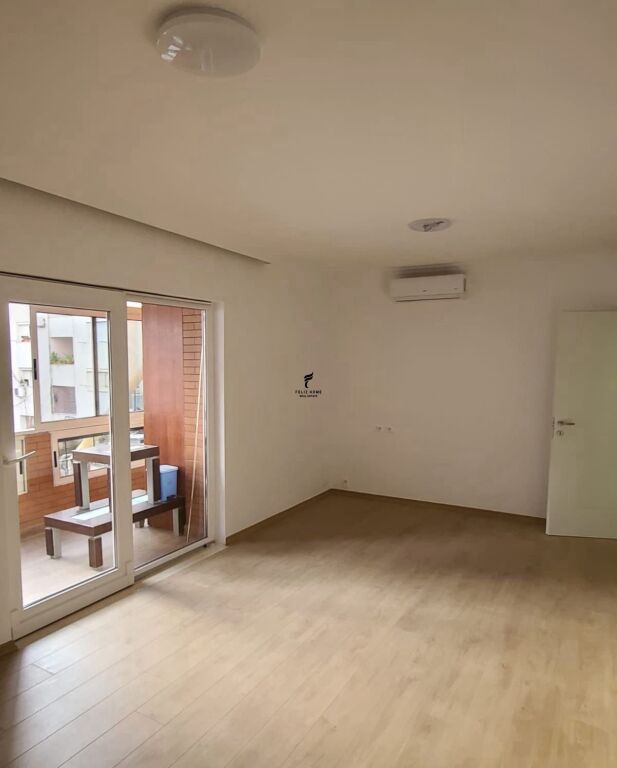 UFFICIO IN AFFITTO 88 M2 CENTRO 120.000 LEKE FH-64907