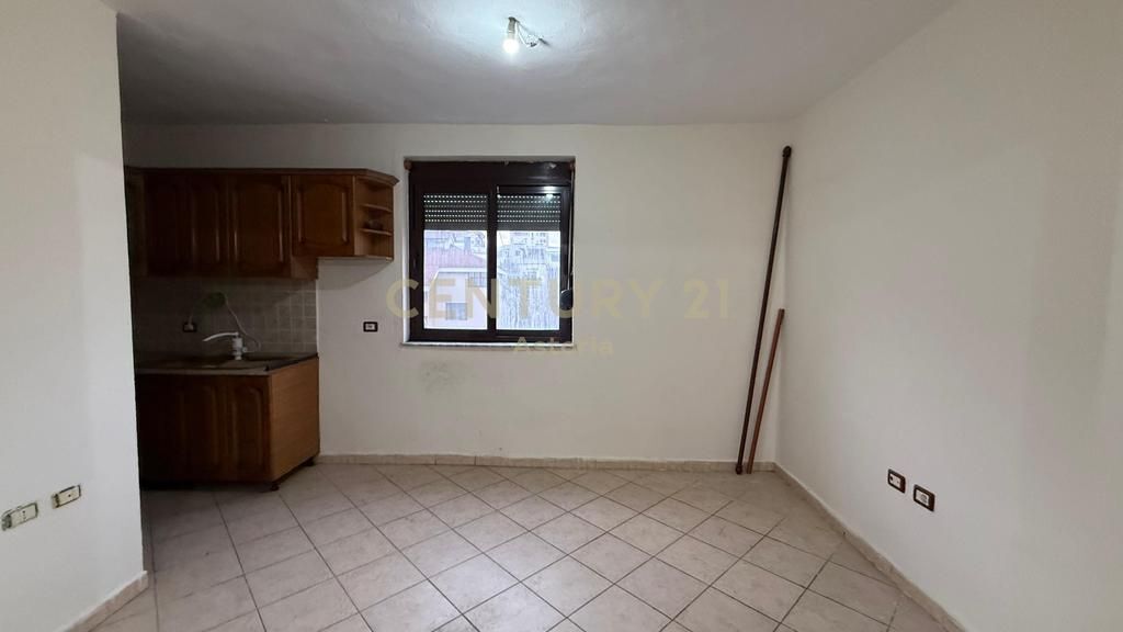 SHITET APARTAMENT 2+1+2 TE 21 DHJETORI