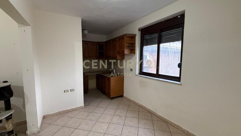 SHITET APARTAMENT 2+1+2 TE 21 DHJETORI
