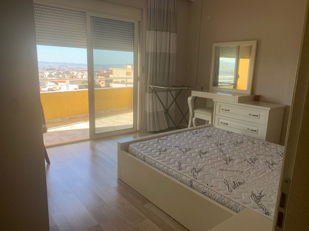 jepet me qera apartament 2+1+Ballkon Kati 2, 130 m² 450 € (FRESKU)