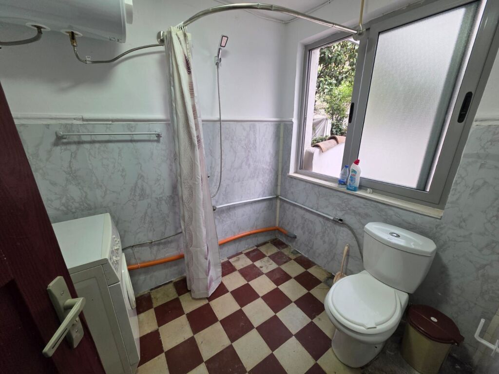 Affittasi Villa di 1 Piano con Cortile – Centro, vicino a Kafe Flora !