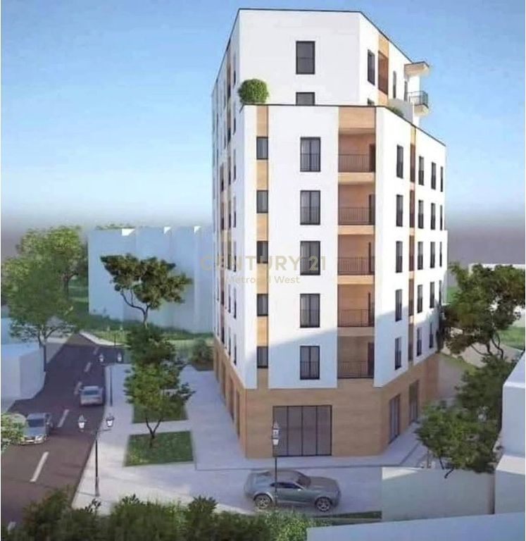 Locale Commerciale Corner in Vendita in Via Mihal Grameno 188,000 €