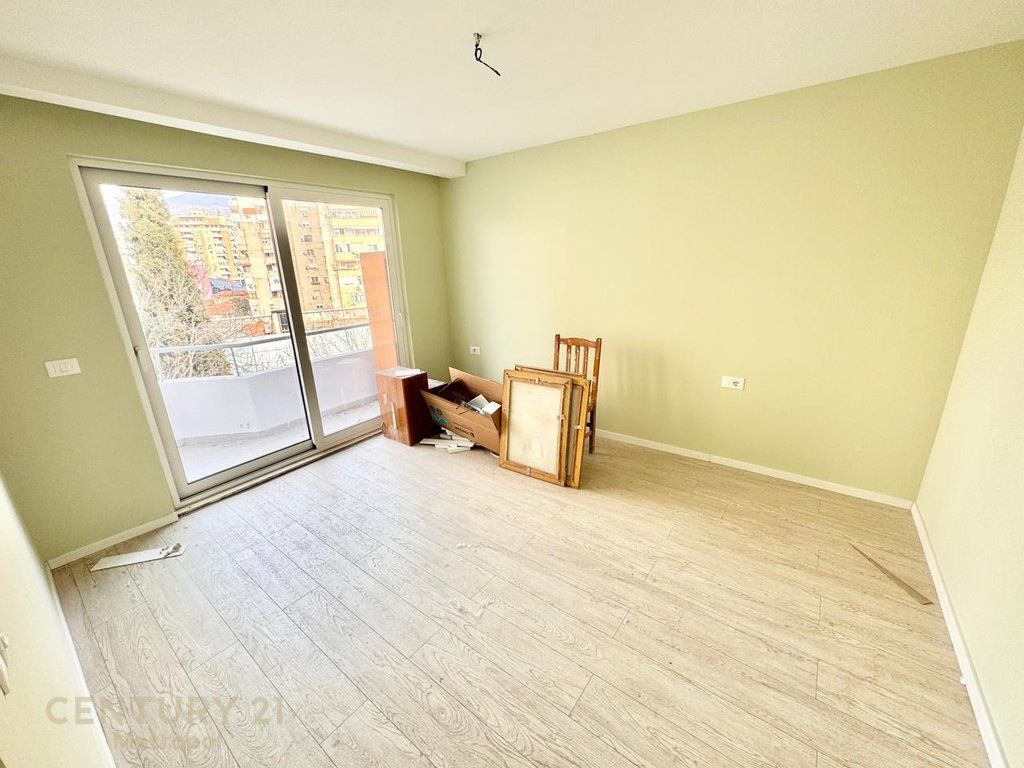 ZYRA PER QERA NE QENDER, 100 m2. 1,100 € /Muaj