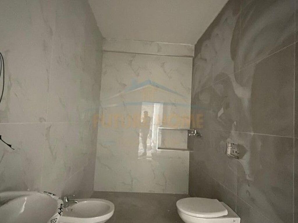 Shitet, Apartament 2+1+2, Rruga Jordan Misja, Tirane