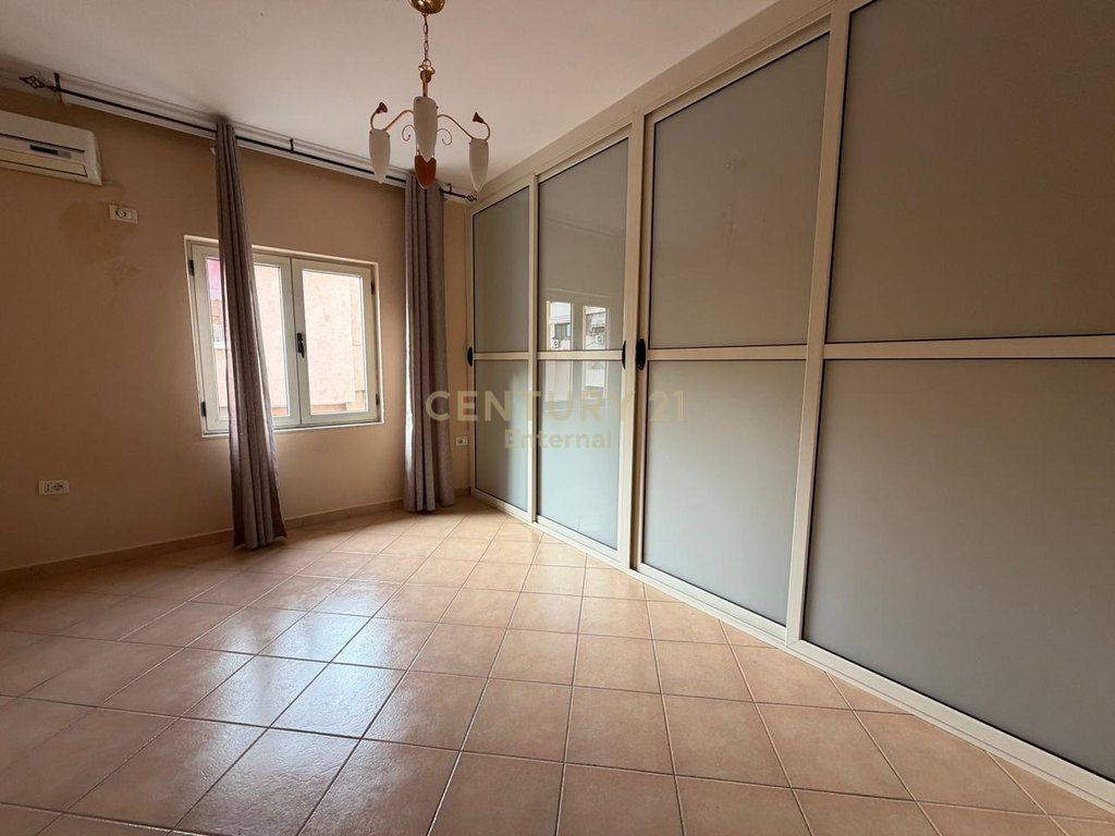 Office for rent in Bllok