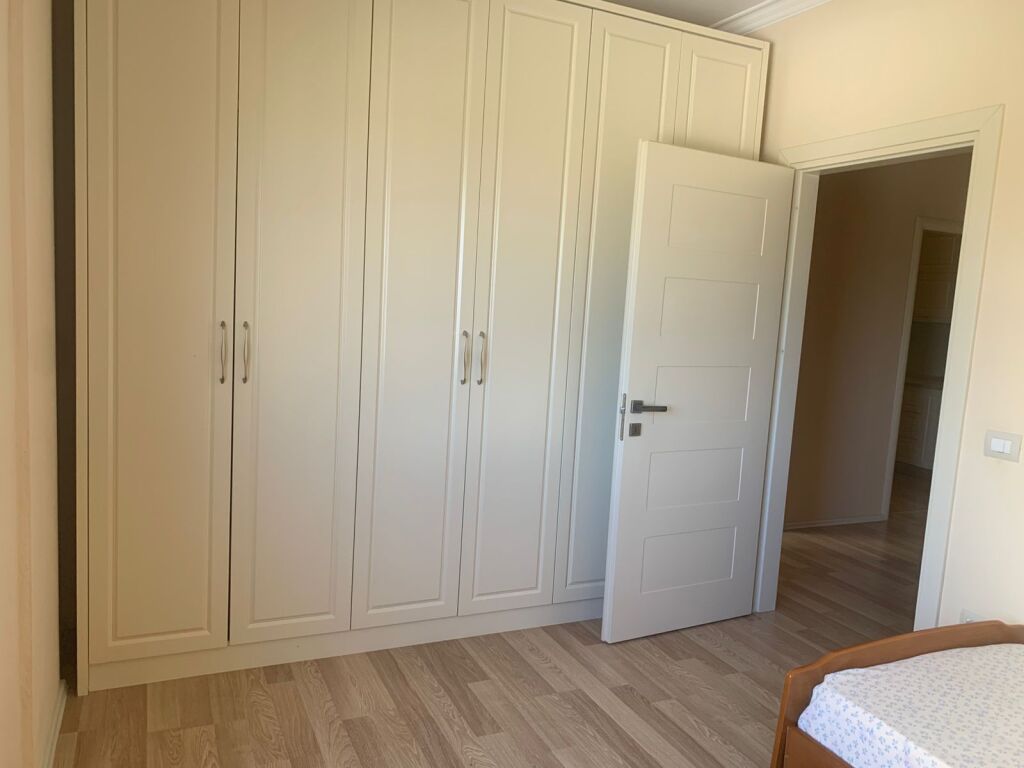 jepet me qera apartament 2+1+Ballkon Kati 2, 130 m² 450 € (FRESKU)