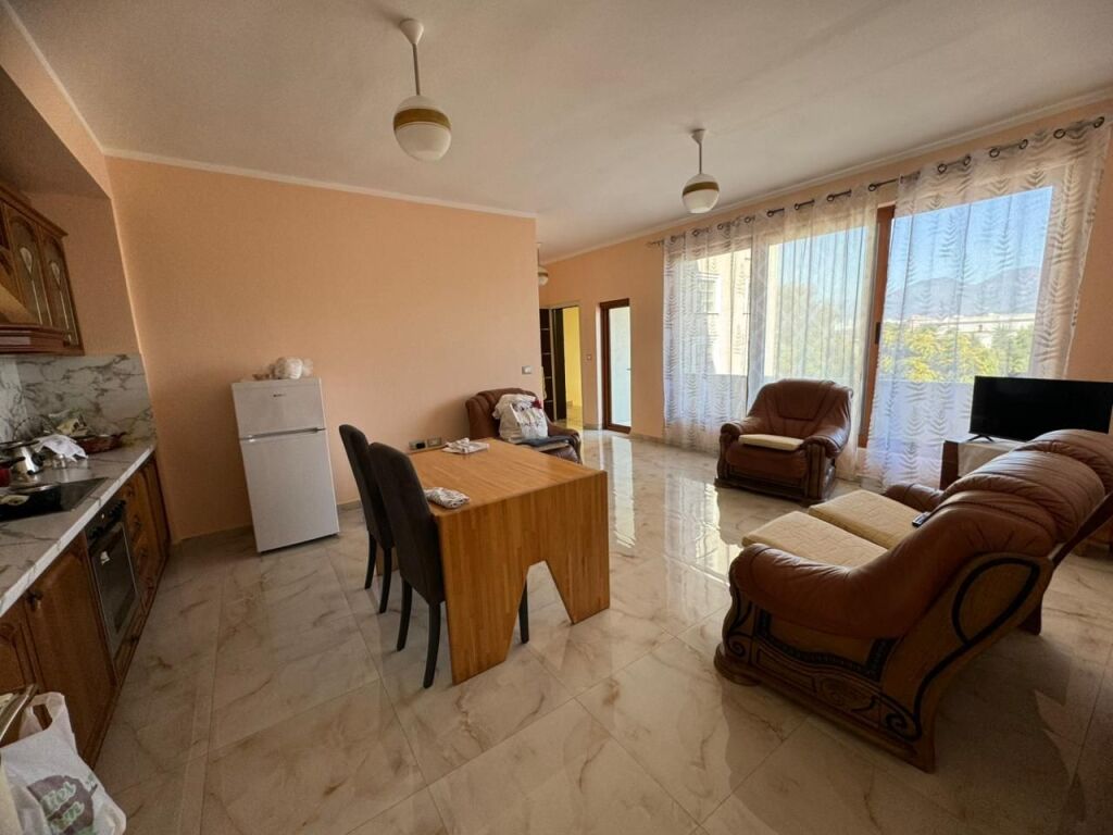 🏡 Dhome me qira – Kati i 2-të i një vile në Selitë të Vogël !