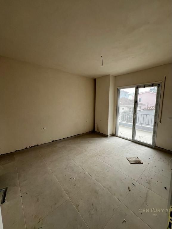 APARTAMENT 2+1 PER SHITJE / 5 MAJ