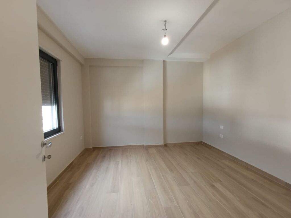 Apartament 3+1+2 per shitje te zona Pazarit te ri , prane Qendres