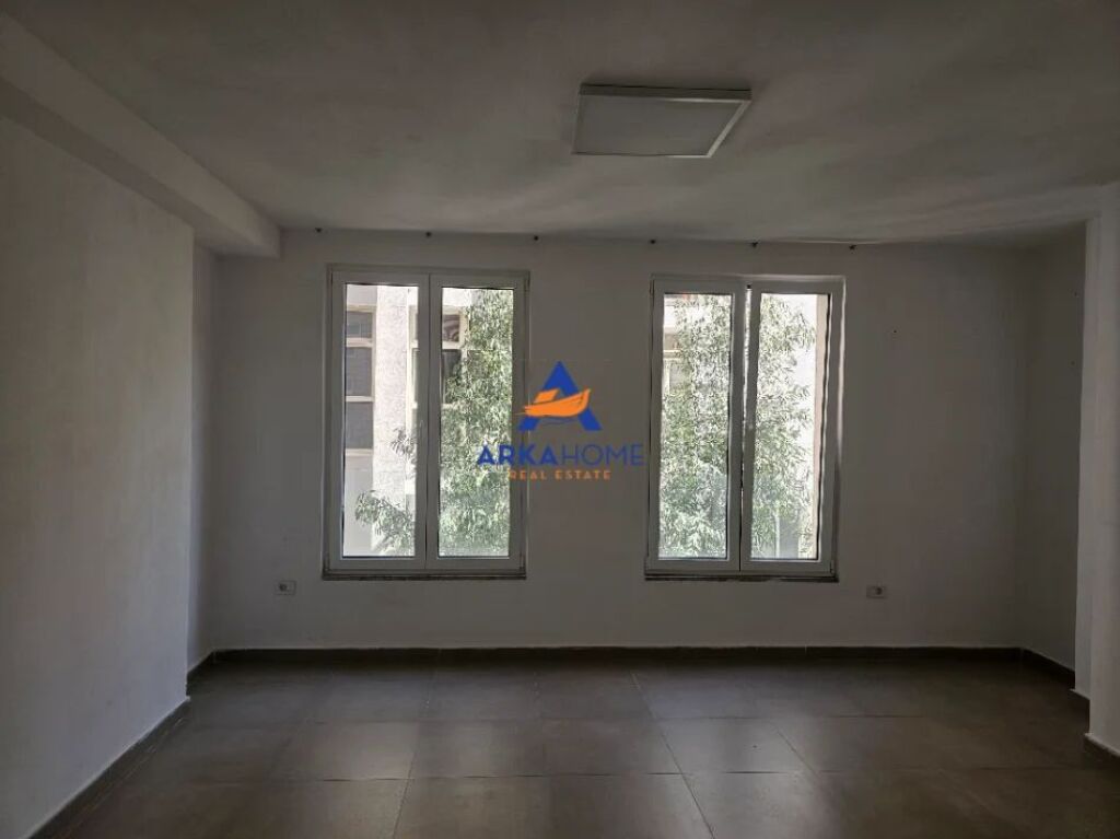 UFFICIO IN AFFITTO 74M2 "VIA THEMISTOKLI GERMENJI, CENTRO" 1200 EURO
