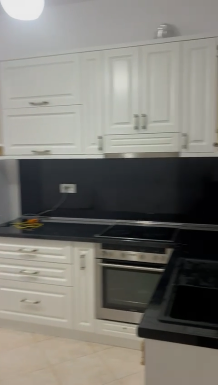 Apartament 1+1, Fresk!