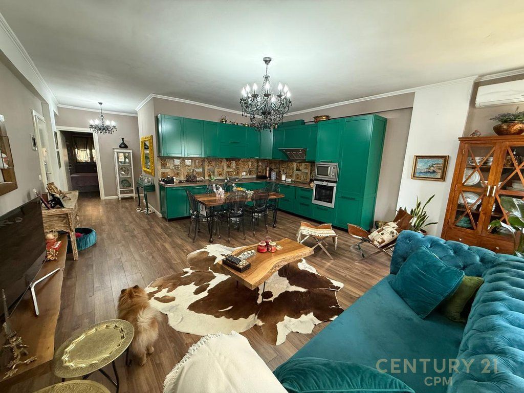 TE KOMUNA E PARISIT PRAN KRISTAL CENTER JAPIM APARTAMENT 2+1 ME QIRA