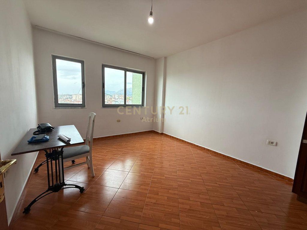 JEPET ME QIRA APARTAMENT 1+1 PTRANE SHKOLLES KLODIAN TANUSHI TEK FRESKU !