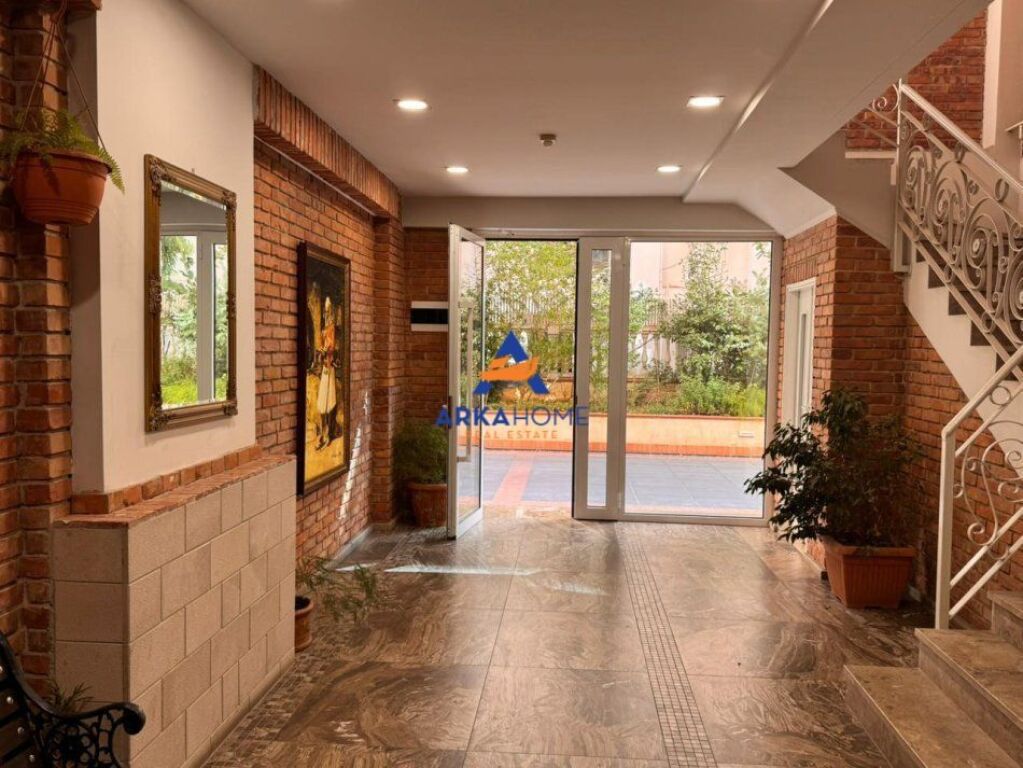 UFFICIO IN AFFITTO 74M2 "VIA THEMISTOKLI GERMENJI, CENTRO" 1200 EURO