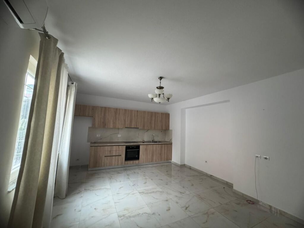 Appartamento in affitto 1+1+ balcone nella zona di Selita e Vogël !