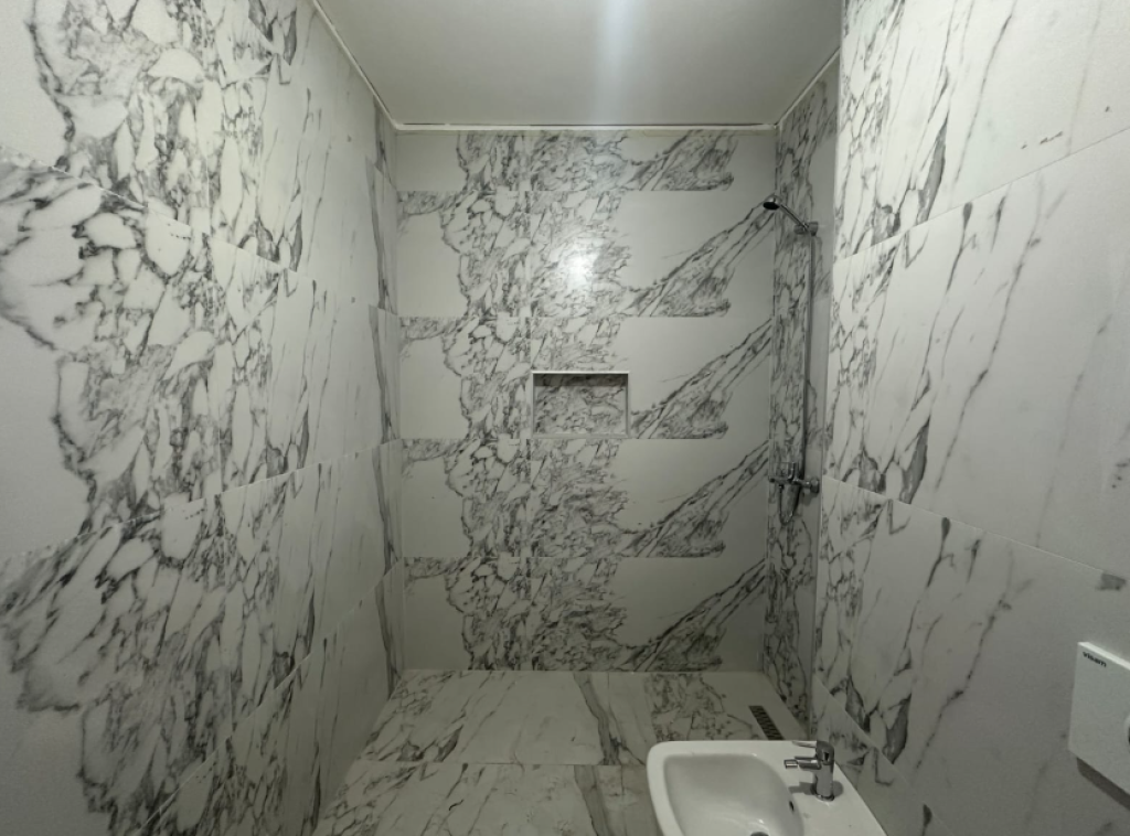 🏡 Shitet Apartament 3+1 – Komuna e Parisit