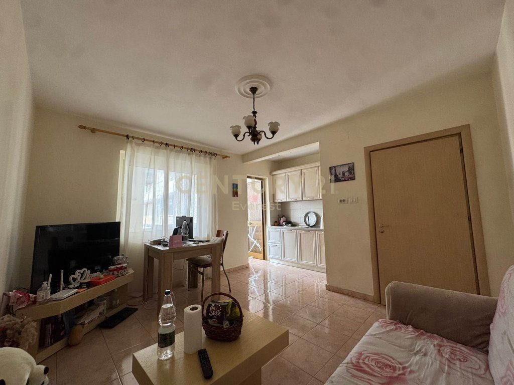SELVIA, APARTAMENT 1+1 PER QIRA