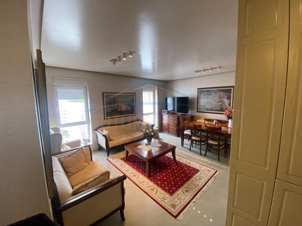 Shitet, Apartament 3+1, Kompleksi "Kontakt", 21 Dhjetori