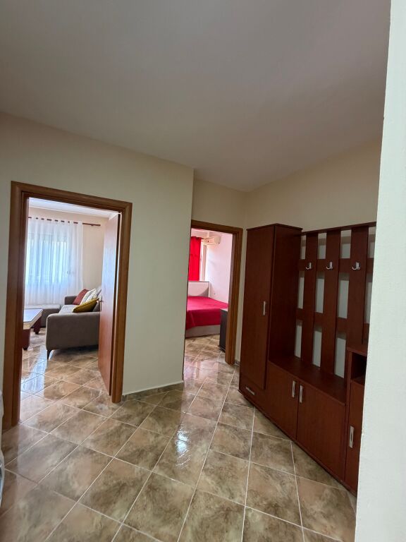 Vendesi in vendita super appartamento 1+1 nella zona di Shkëmbi di Kavaja 🏖️