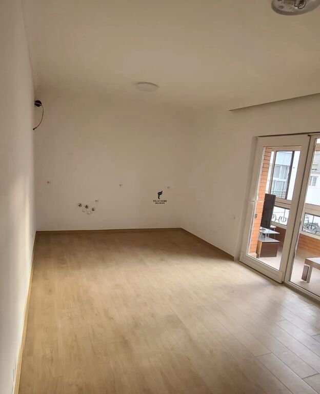 UFFICIO IN AFFITTO 88 M2 CENTRO 120.000 LEKE FH-64907