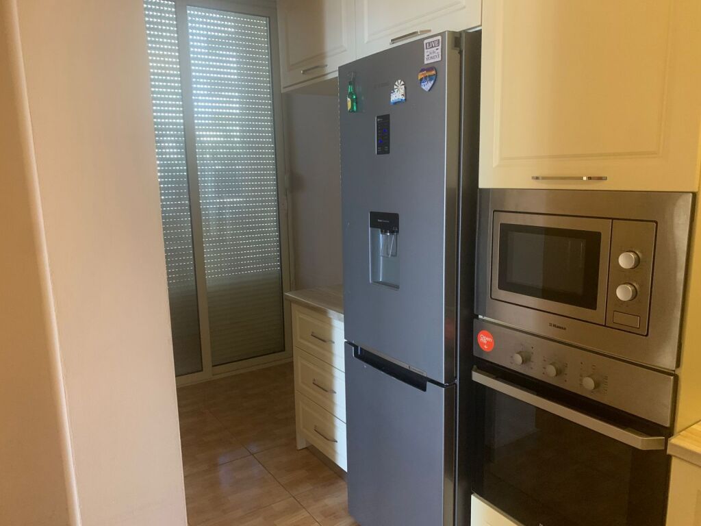 jepet me qera apartament 2+1+Ballkon Kati 2, 130 m² 450 € (FRESKU)