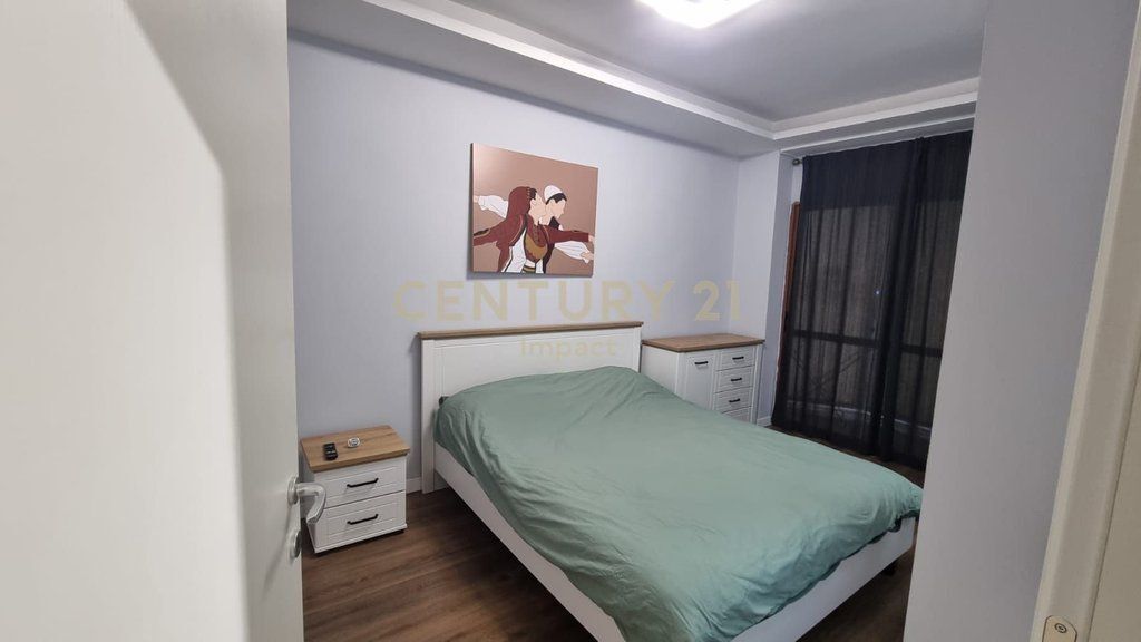 JEPET APARTAMENT 2+1 ME QIRA TEK RESTORANT DURRESI