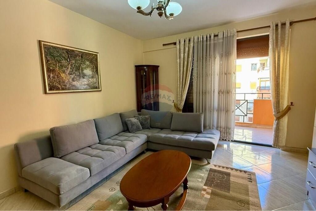 Apartament 1+1 me qera Komuna e Parisit