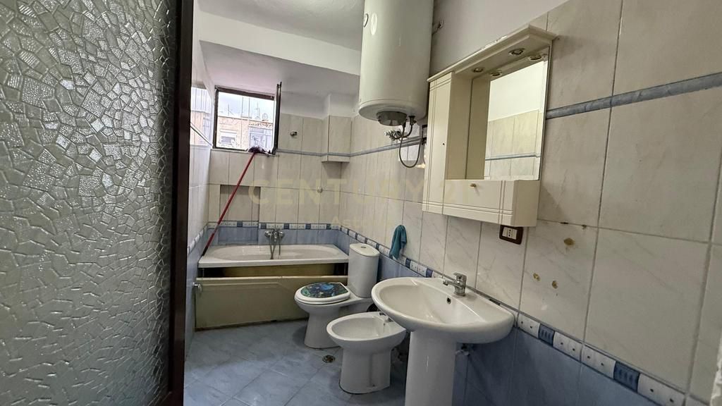 SHITET APARTAMENT 2+1+2 TE 21 DHJETORI