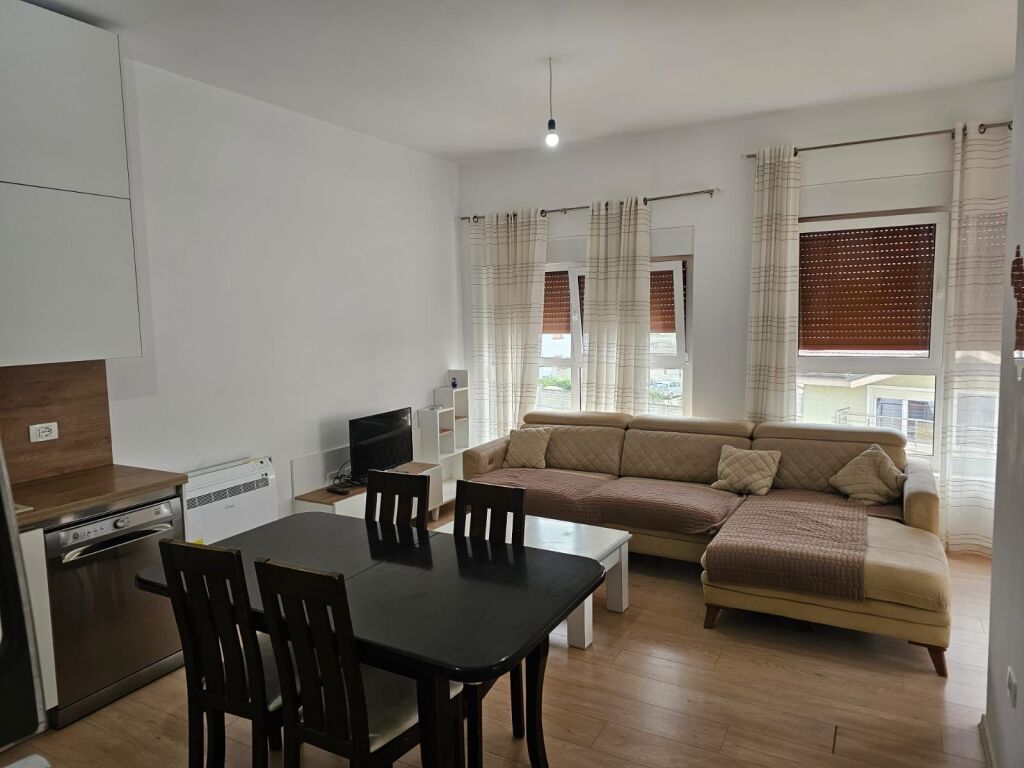 Jepet me qera apartament 2+1 + Parkim Ali Dem te Mangalemi