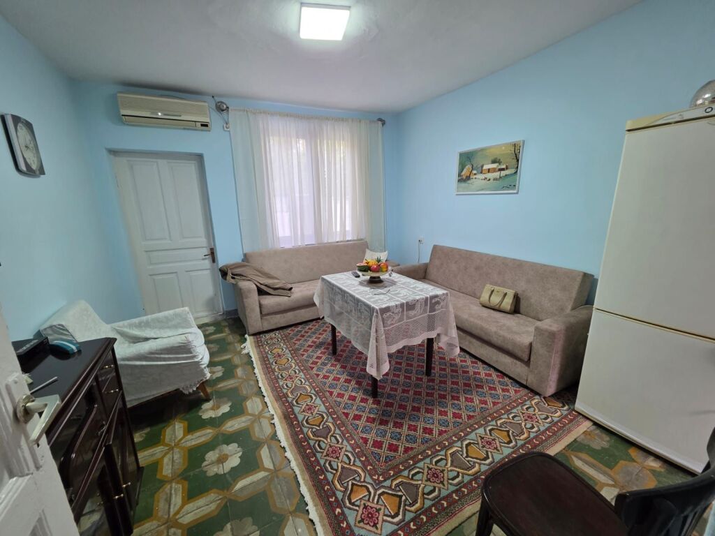 Affittasi Villa di 1 Piano con Cortile – Centro, vicino a Kafe Flora !
