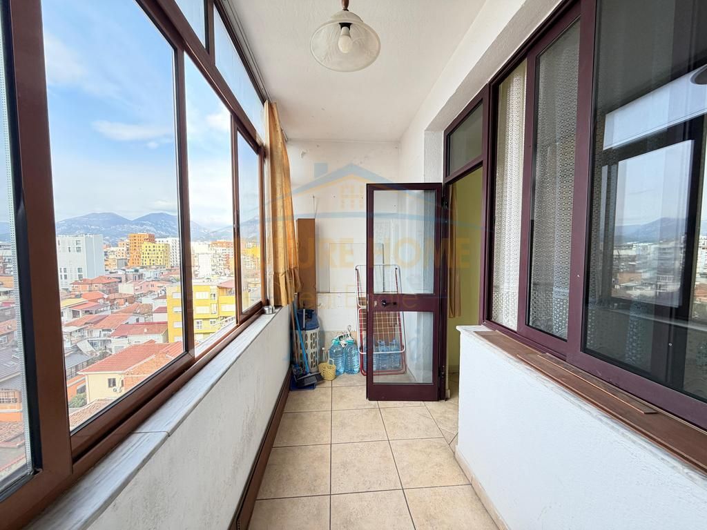 Shitet, Apartament 2+1+2, Pazari i Ri, Tiranë