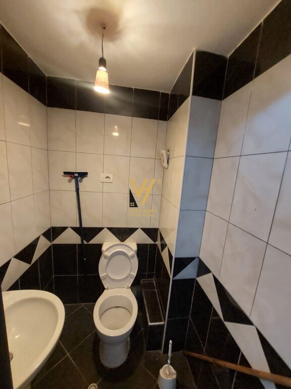 VENDESI COMMERCIALE IN VENDITA 40 M2 A ASTIR 75.000 EURO